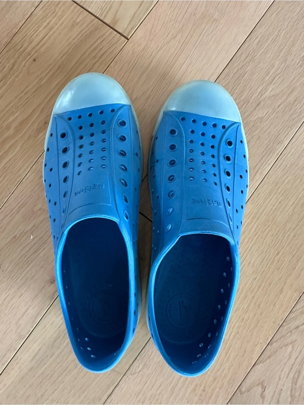 Native Glow in the Dark Kids Slip-On Water Shoes in Blue size J3